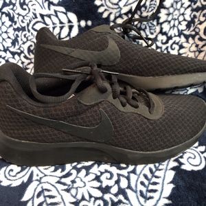 Women's Black Nike's